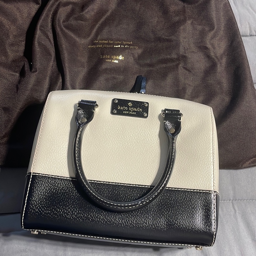 KATE SPADE BLACK AND WHITE PURSE